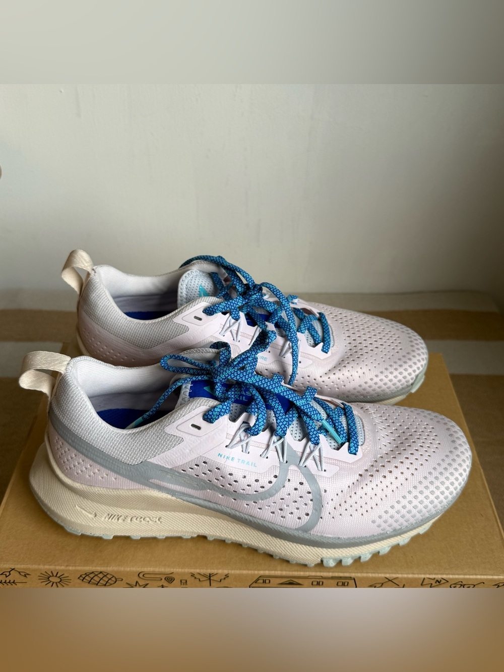 Nike Air Pegasus Trail 4 Running Shoes - Pale Pink with Blue Laces size 8.5 new